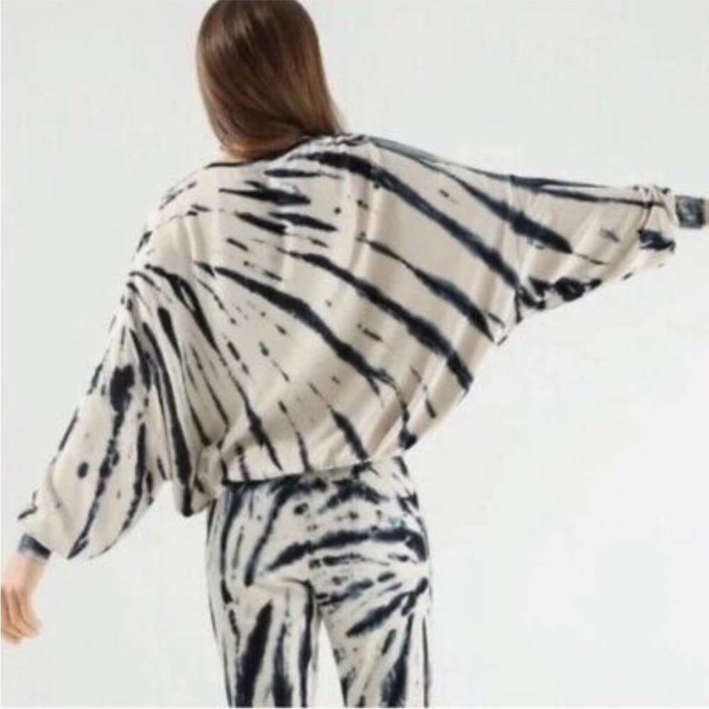 Young Fabulous and Broke tie dye sweatshirt blue and cream Small ๐๐ค๐ค NWOT - Picture 2 of 4